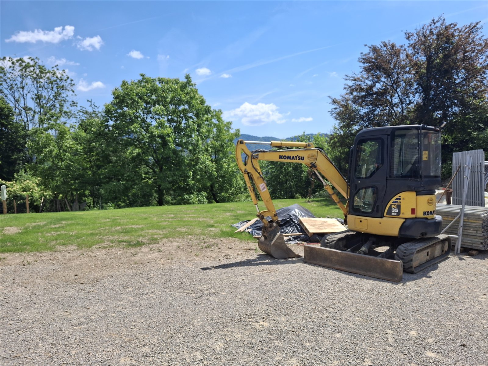 Mini bager Komatsu za najem v Kamniku in okolici
